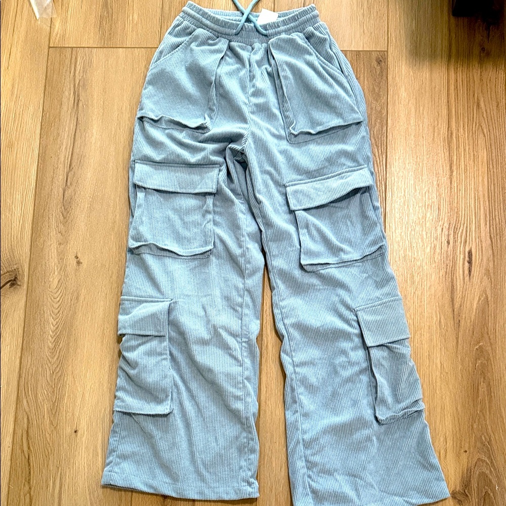 Wide leg cargo pants Seagram greenLightweight corduroy never worn!! XS